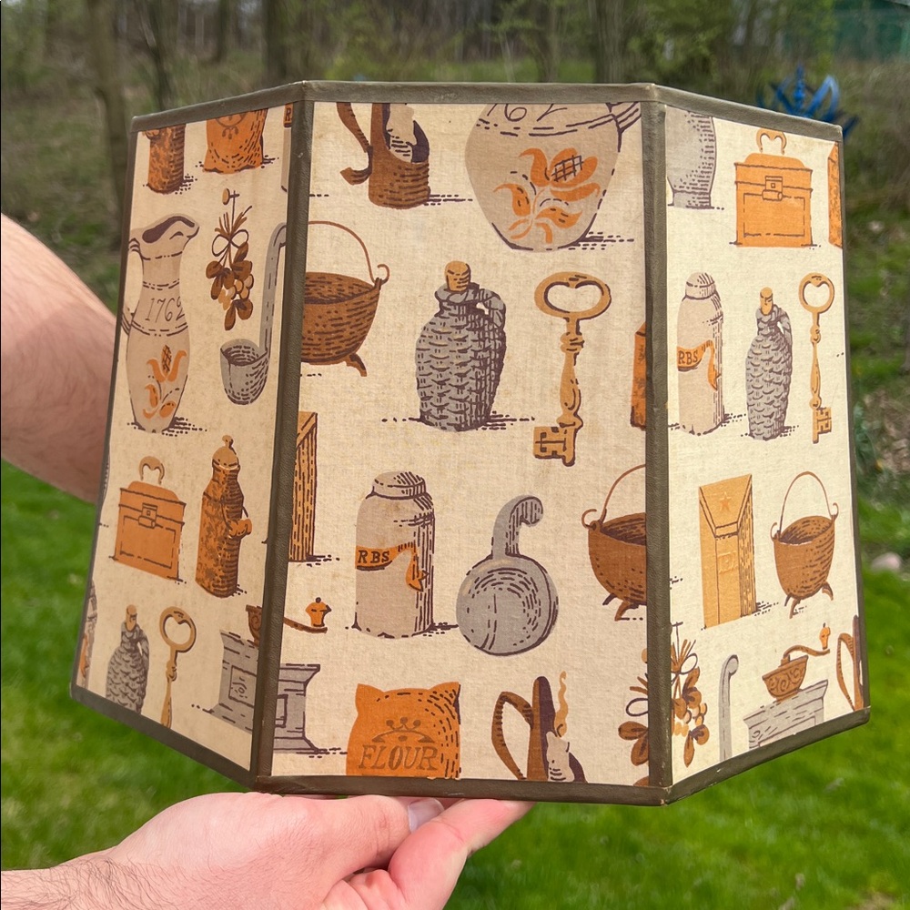 Vintage MCM Octagonal Early American Americana Colonial Style Fabric Lampshade - Picture 11 of 11